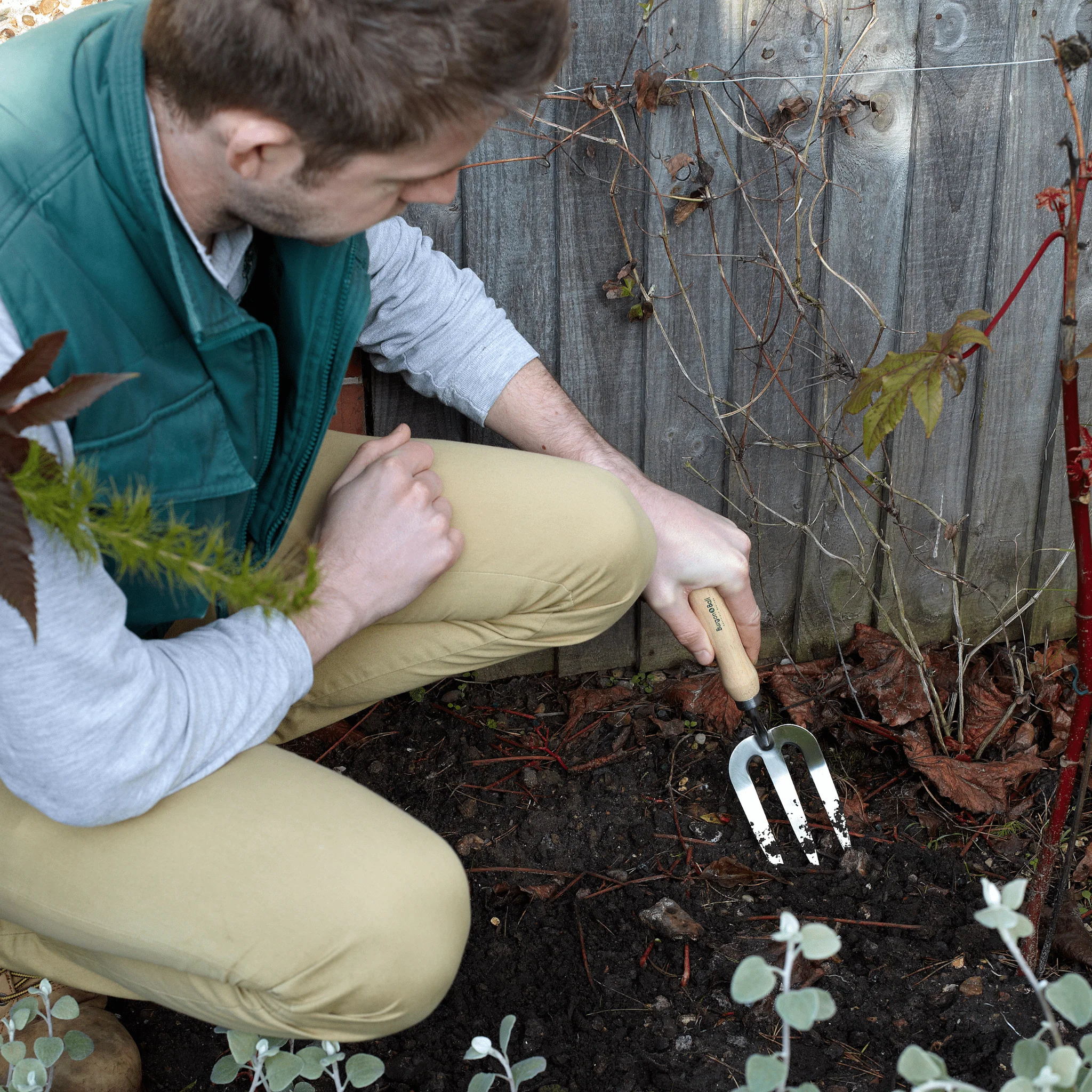 RHS Endorsed Stainless Steel Hand Fork by Burgon & Ball - Image 8