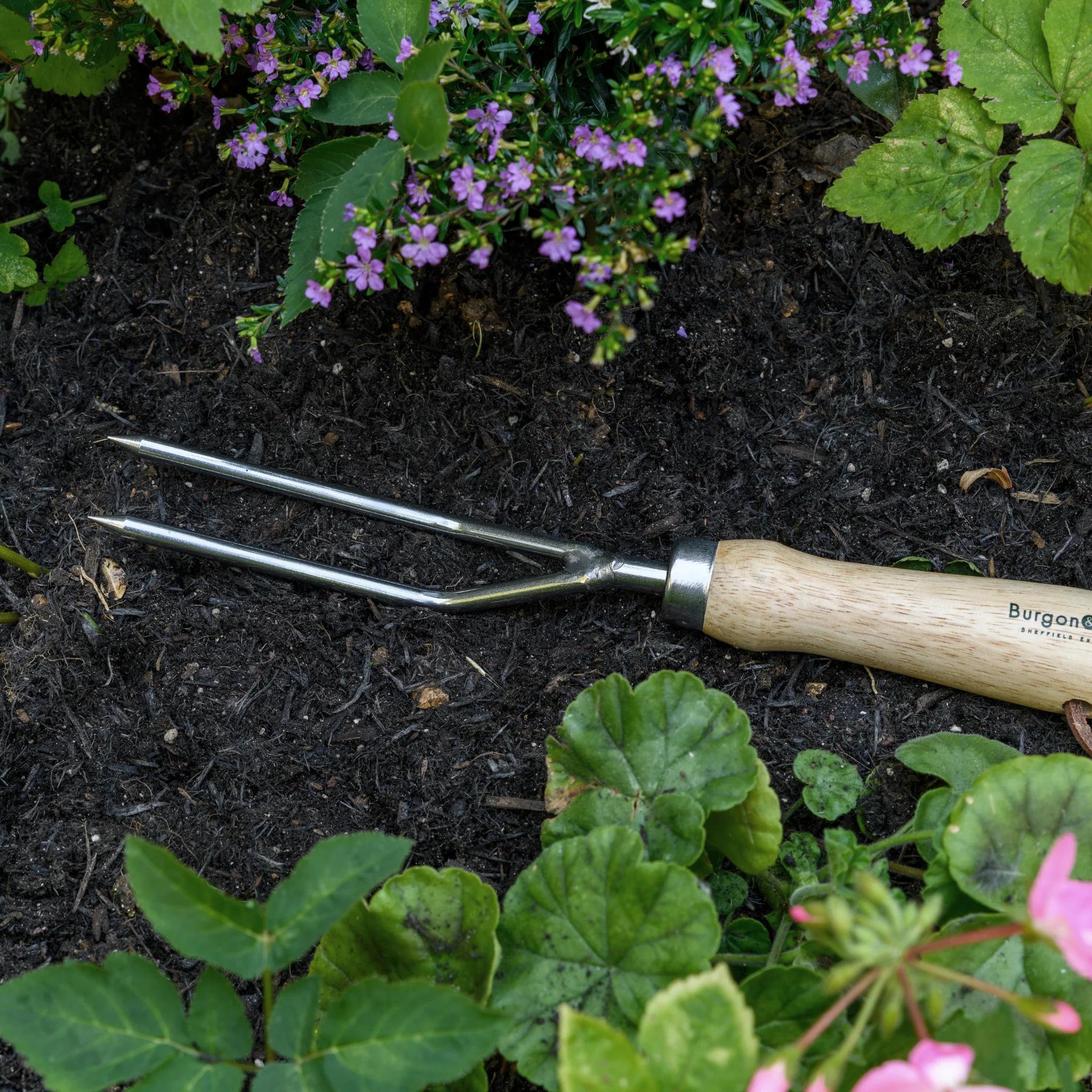 Weeding Fork, RHS Endorsed by Burgon & Ball - Image 9